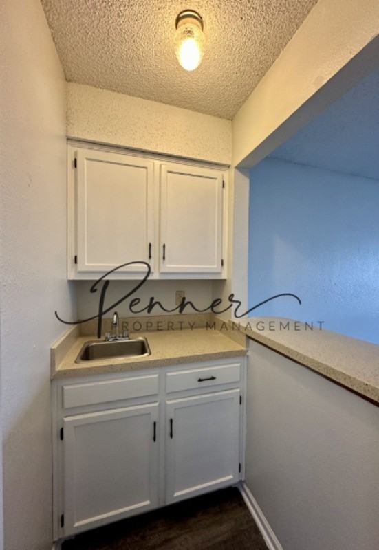 105 Sw 20th St #D - Photo 3 of 12