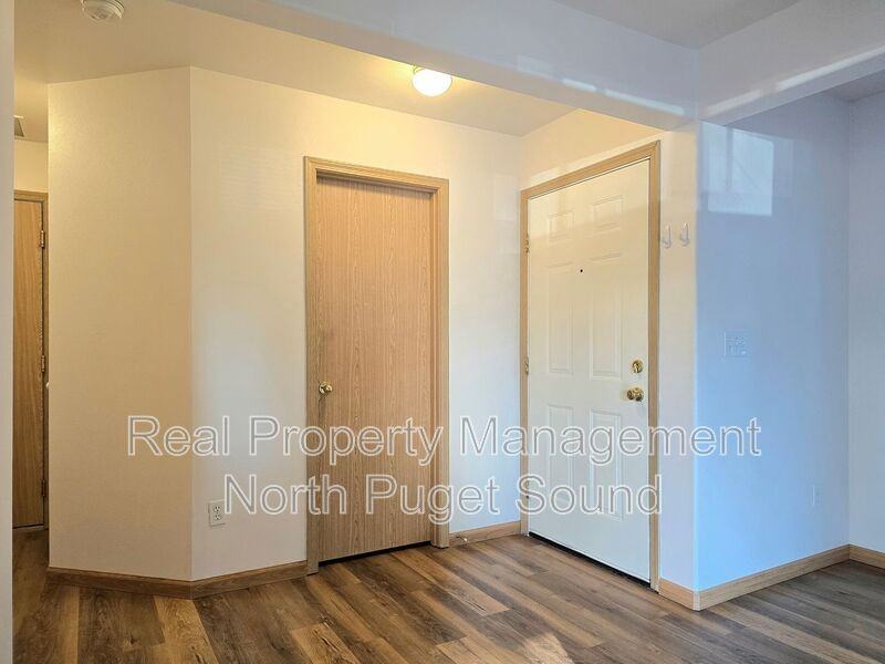 5328 138th St Ne #B - Photo 2 of 25