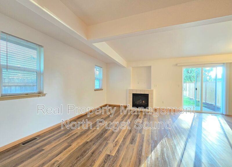 5328 138th St Ne #B - Photo 4 of 25