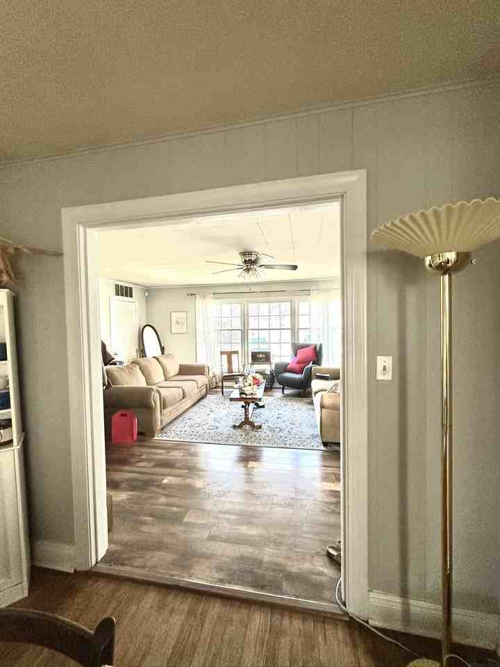 510 Auburndale Ave - Photo 4 of 9