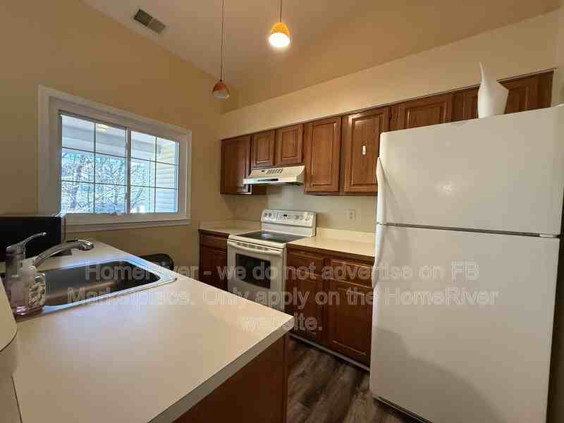 12904 Grays Pointe Rd #4C - Photo 3 of 10