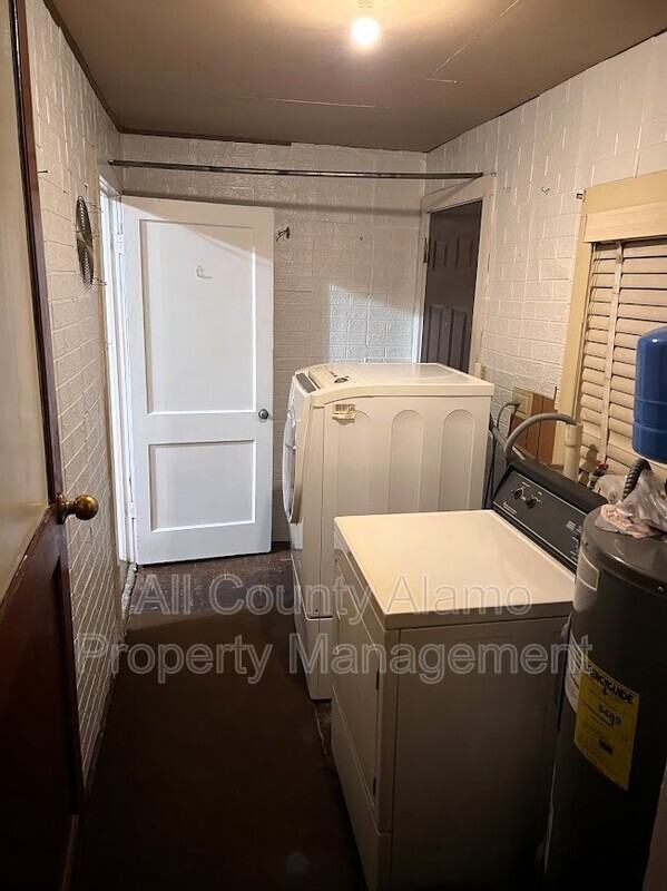 301 Aero Ave - Photo 7 of 27