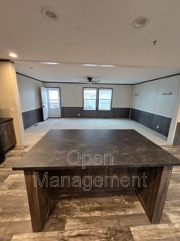 511 E 1st St - Photo 4 of 11