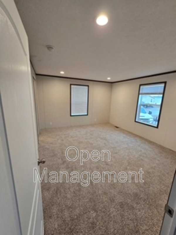 511 E 1st St - Photo 7 of 11