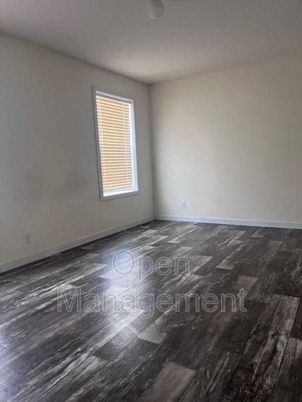 511 E 1st St - Photo 7 of 9