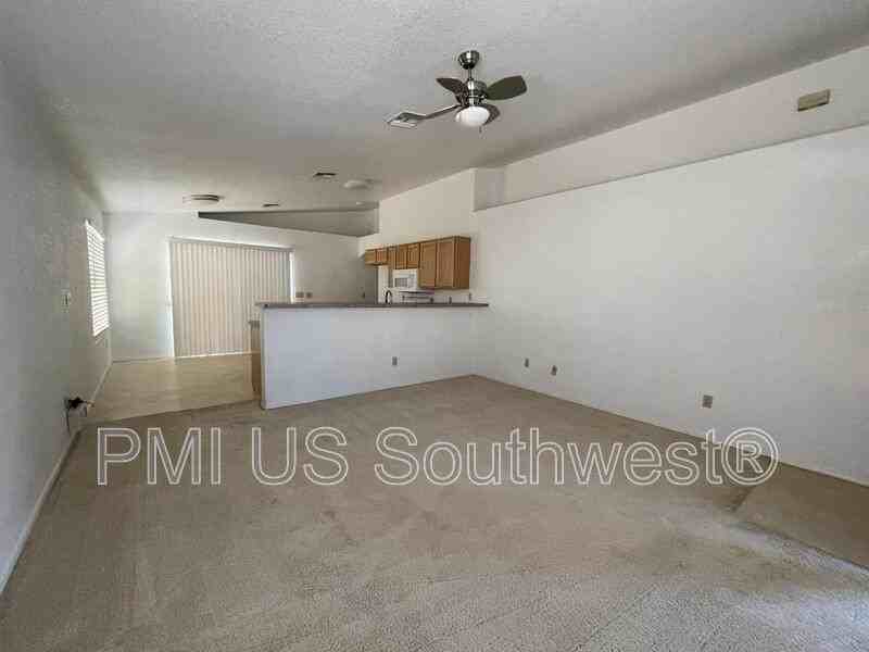 2366 E Parkside Dr - Photo 2 of 10