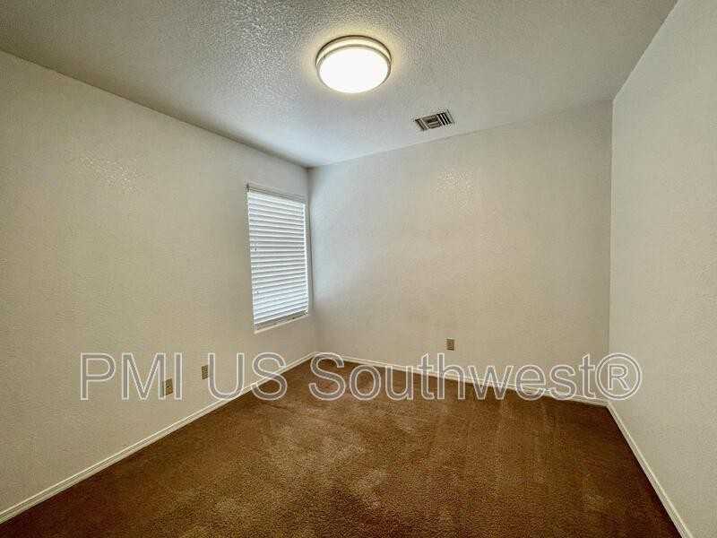 2366 E Parkside Dr - Photo 6 of 10