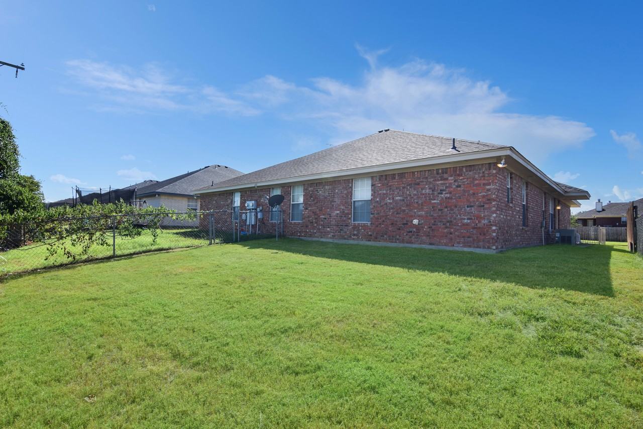 4502 Pennington Ave - Photo 3 of 16