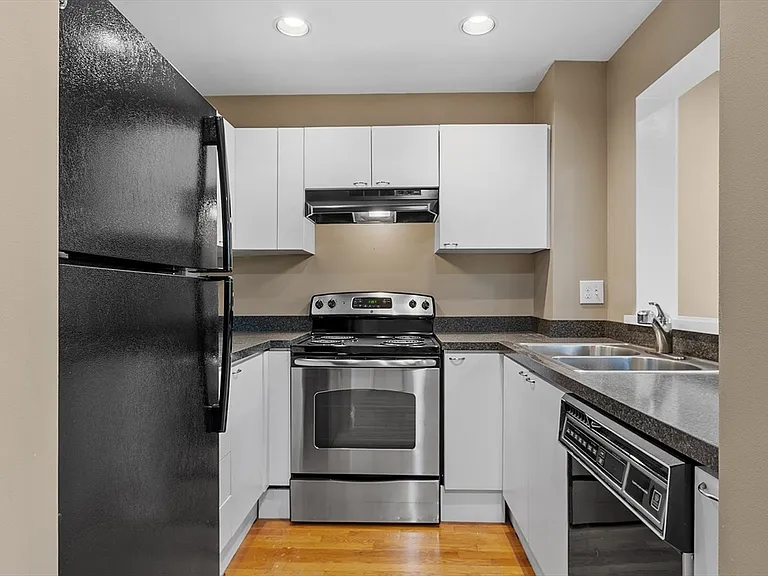 1241-1251 Adams St - Photo 6 of 21