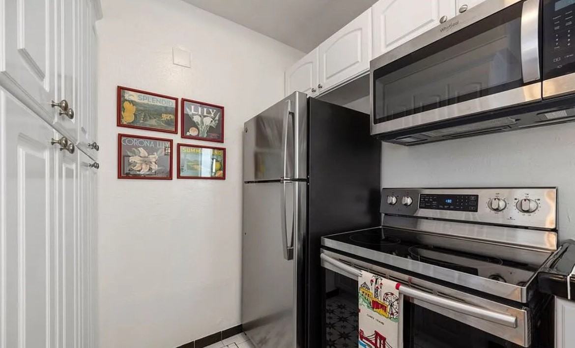 3101 5th St #8 - Photo 7 of 17