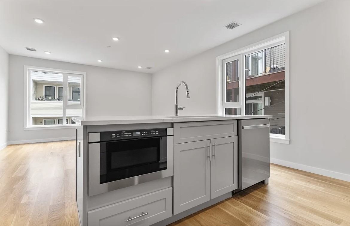 267 Old Colony Ave #204 - Photo 2 of 7