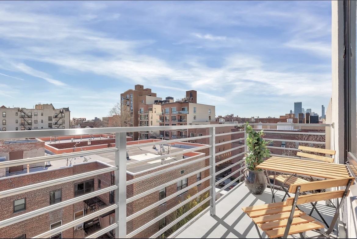 3057 Crescent St #3B - Photo 5 of 6