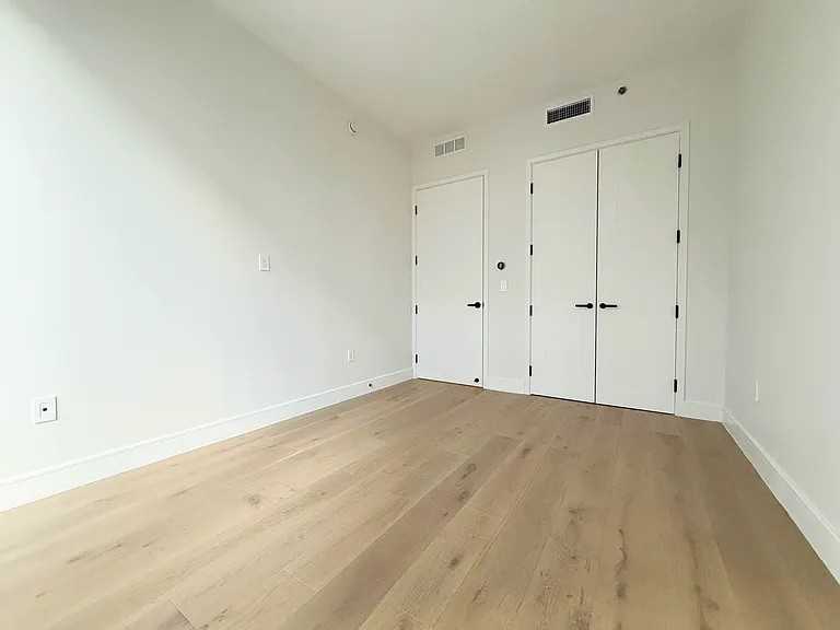 4046 24th St #2G - Photo 5 of 8