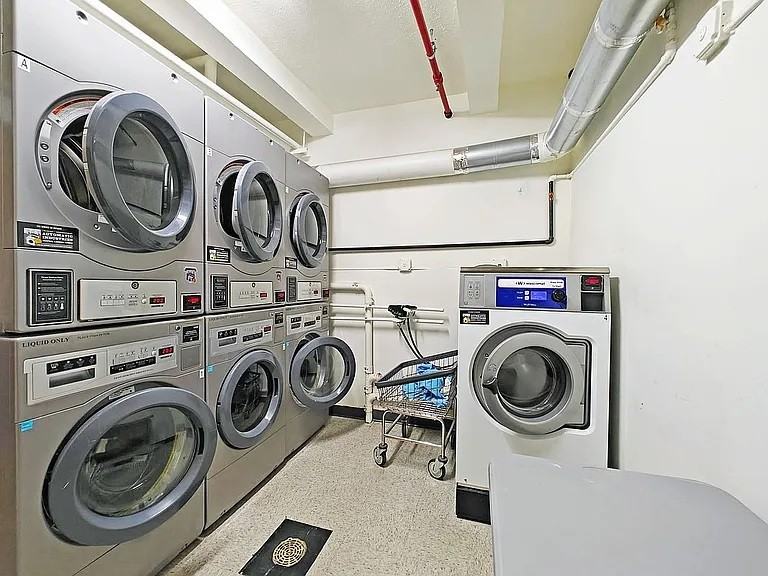 6692 Selfridge St #6I - Photo 7 of 8