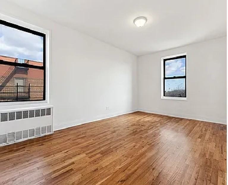 285 E 35th St #7J - Photo 2 of 4