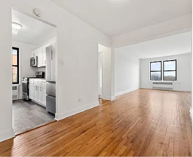 285 E 35th St #7J - Photo 3 of 4