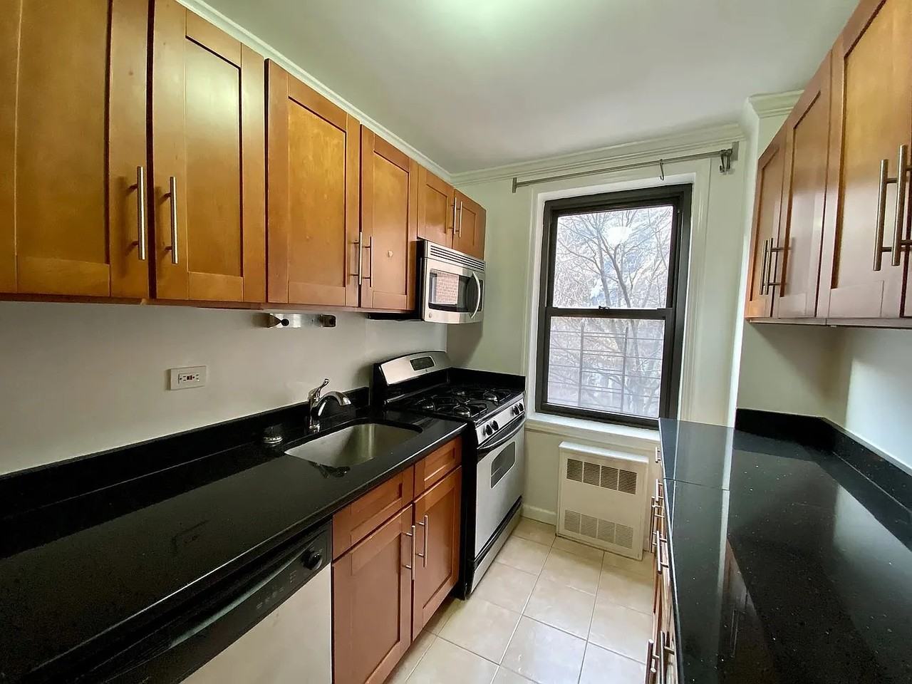 295 Bennett Ave #6E - Photo 3 of 5