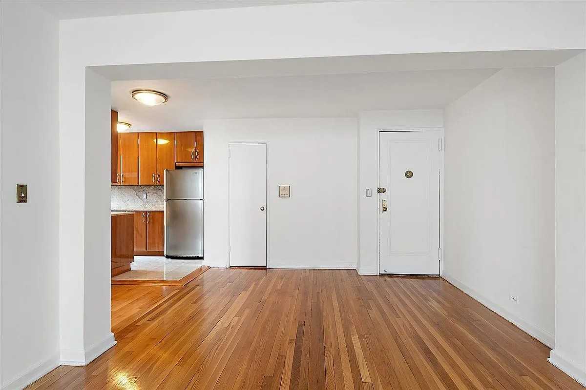 325 E 201st St #5F - Photo 2 of 9