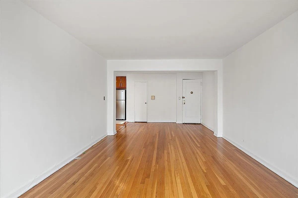 325 E 201st St #5F - Photo 3 of 9