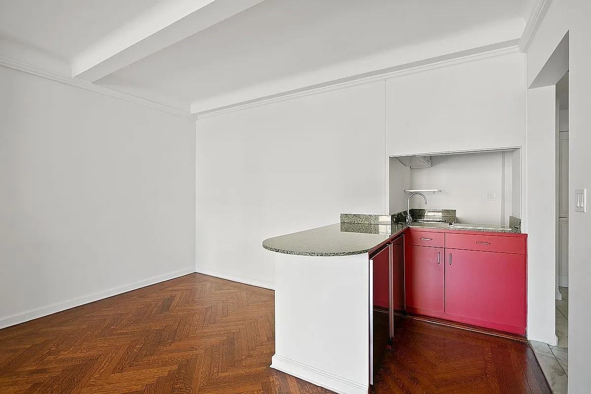 575 Park Ave #603 - Photo 4 of 5