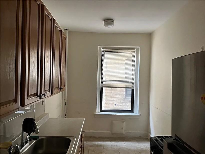 1802 Ocean Pkwy #E14 - Photo 5 of 9