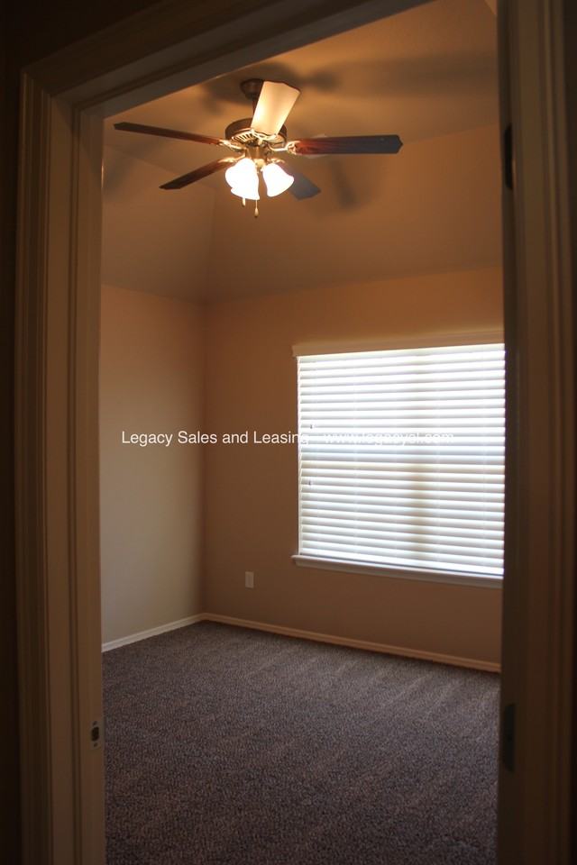 17512 E 45th Pl - Photo 2 of 15