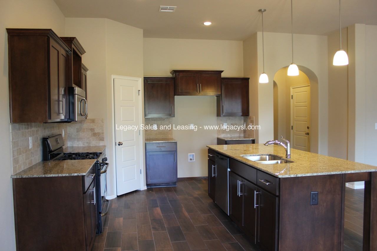 17512 E 45th Pl - Photo 4 of 15