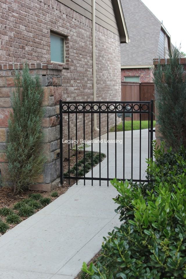 3309 W Queens St - Photo 3 of 23