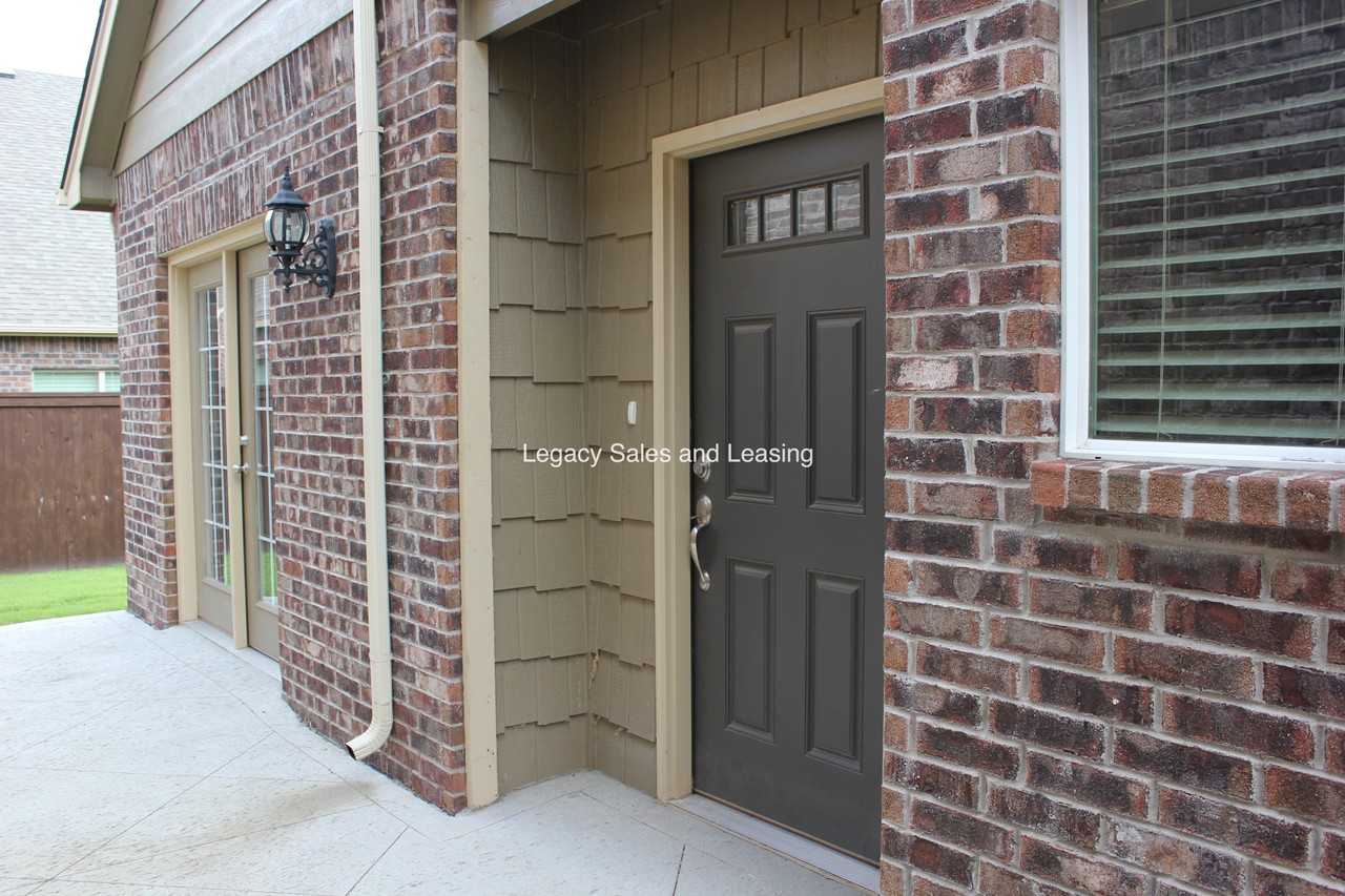 3309 W Queens St - Photo 4 of 23