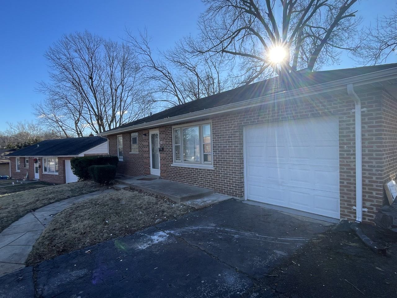 34 Hawkesbury Dr - Photo 2 of 27