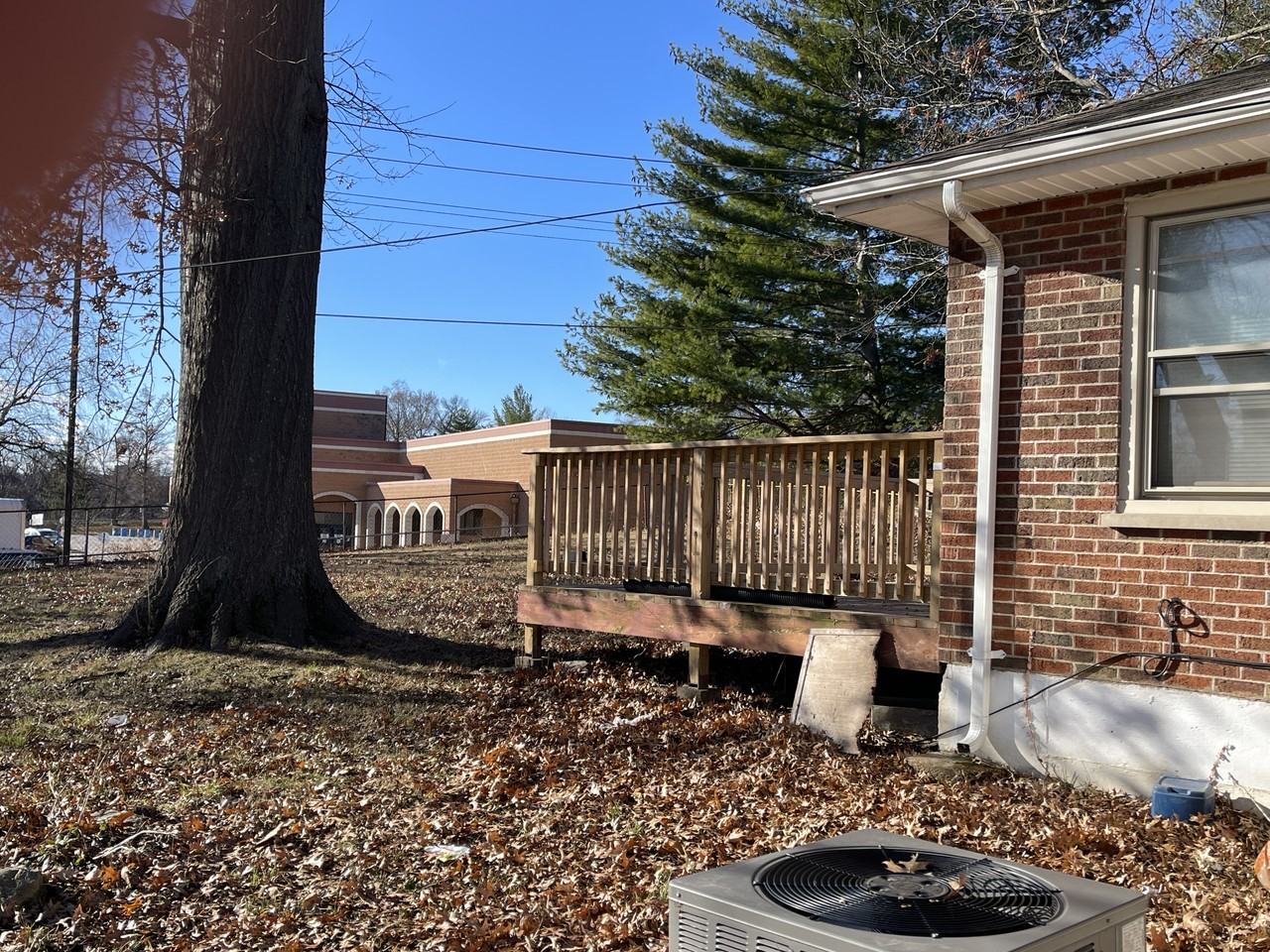 34 Hawkesbury Dr - Photo 4 of 27