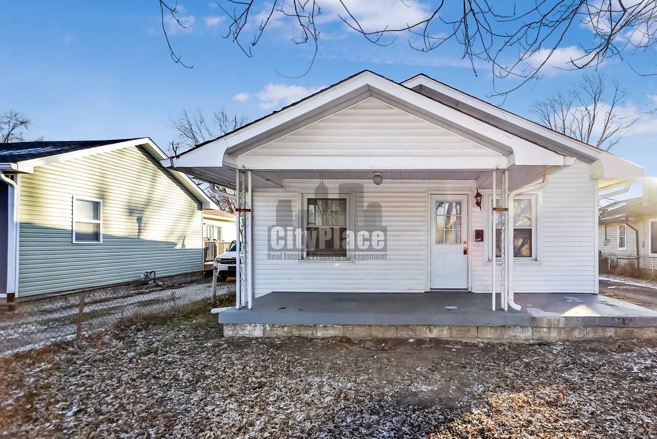 2153 Wallace Ave - Photo 4 of 19