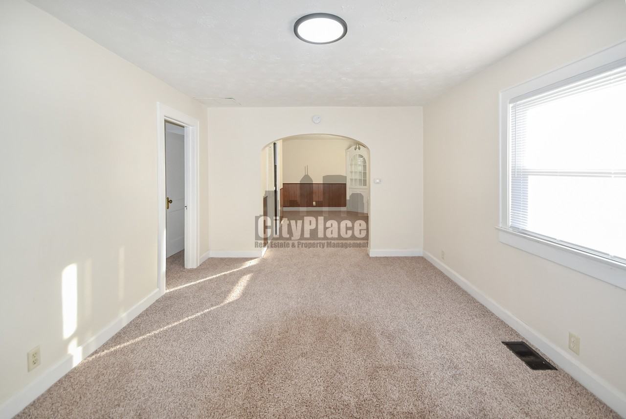 2153 Wallace Ave - Photo 7 of 19