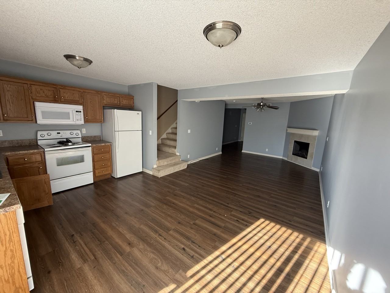 425 Hawthornef3 - Photo 3 of 10