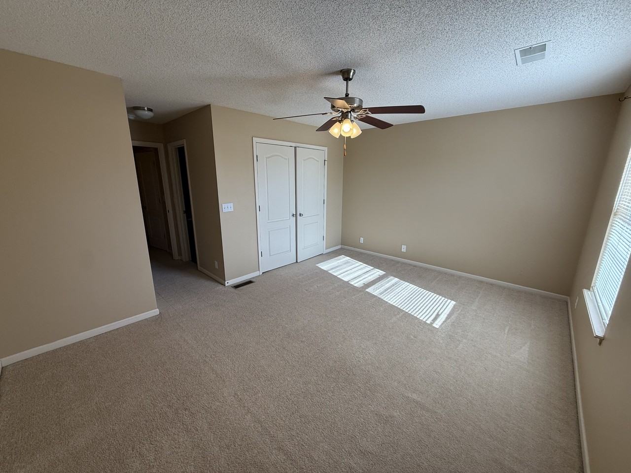 425 Hawthornef3 - Photo 7 of 10