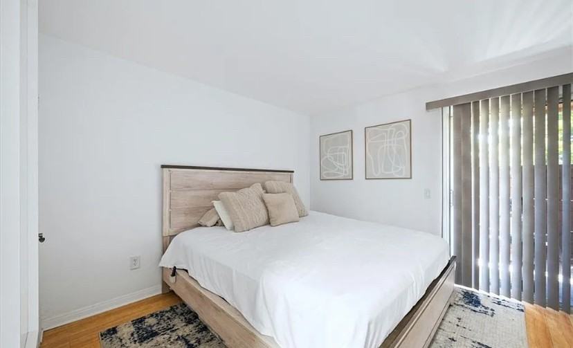 1554 Border Ave - Photo 4 of 11