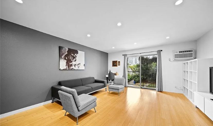 1222 N Olive Dr - Photo 2 of 18