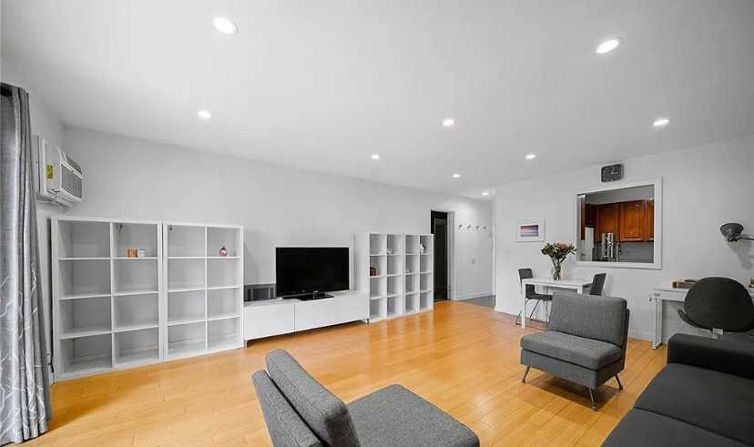 1222 N Olive Dr - Photo 3 of 18