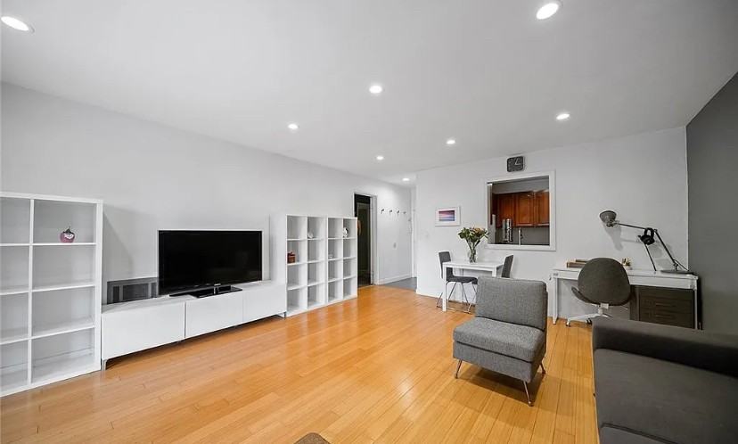 1222 N Olive Dr - Photo 4 of 18