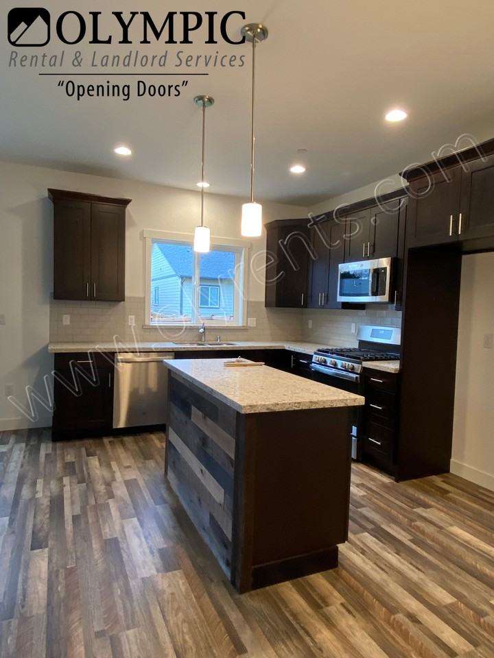 1802 Teresa St Se - Photo 3 of 18