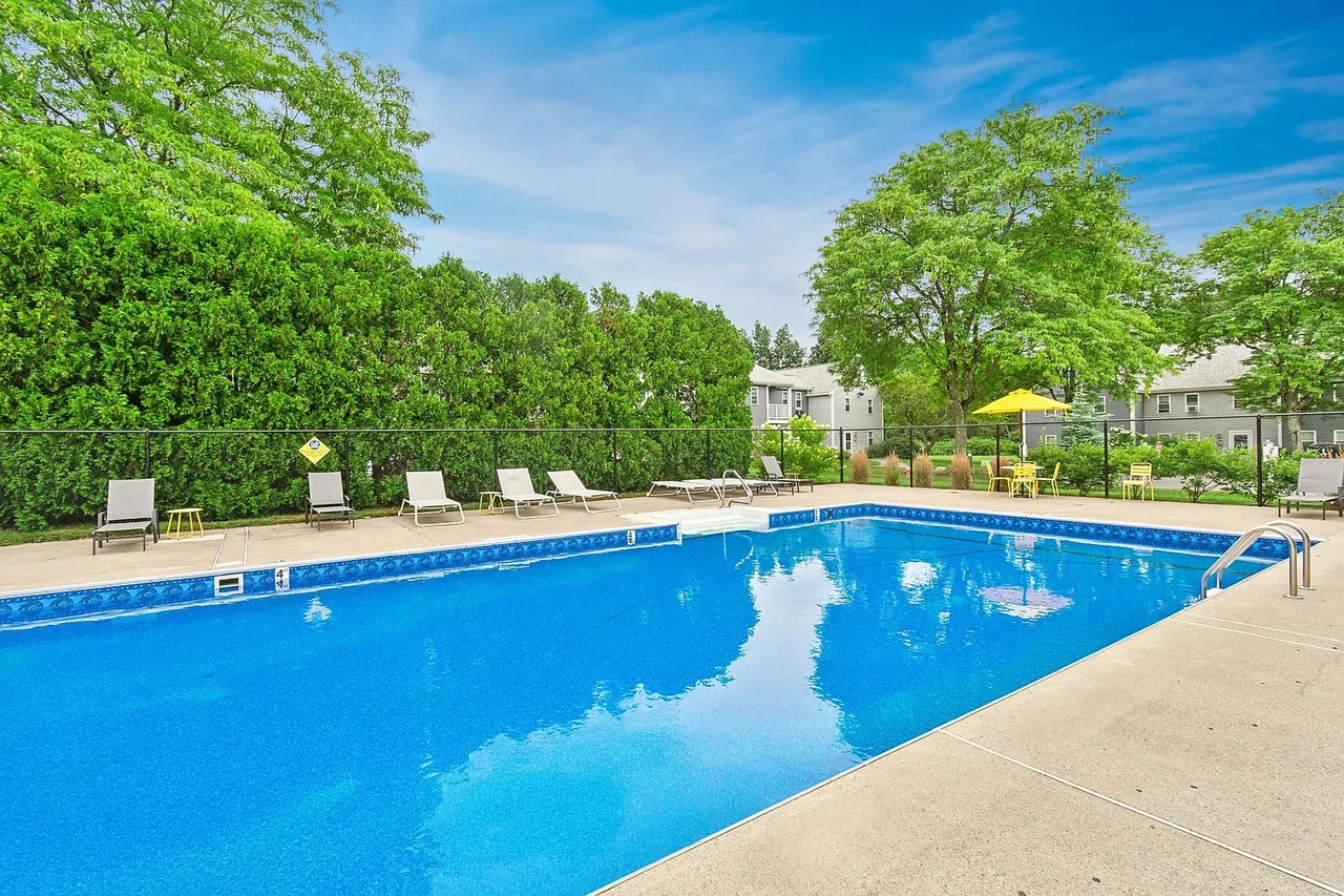 735 Randolph St - Photo 4 of 9