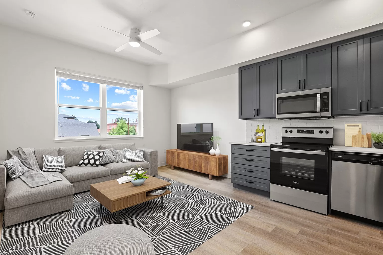 1775 S Pearl St - Photo 4 of 10