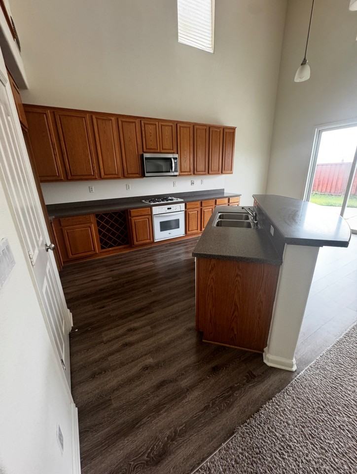 728 Honeycomb Ln - Photo 4 of 27