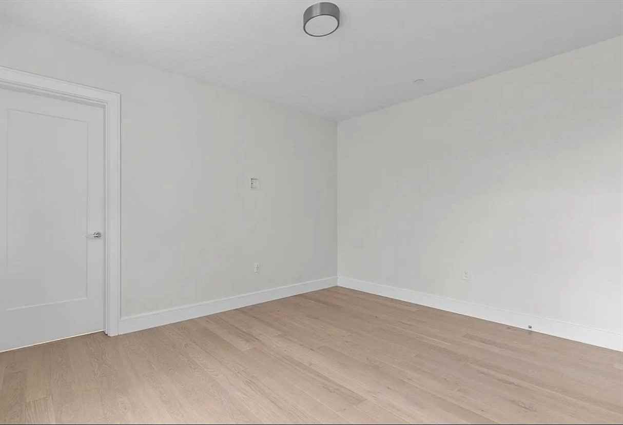 301 Border St - Photo 3 of 4