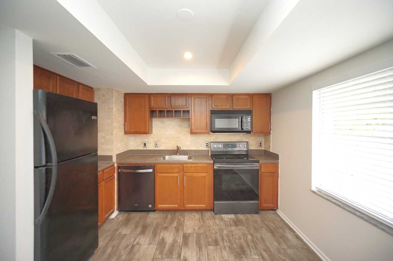 305 S Westland Ave #C - Photo 2 of 12