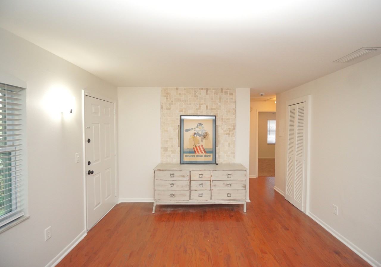 305 S Westland Ave #C - Photo 3 of 12