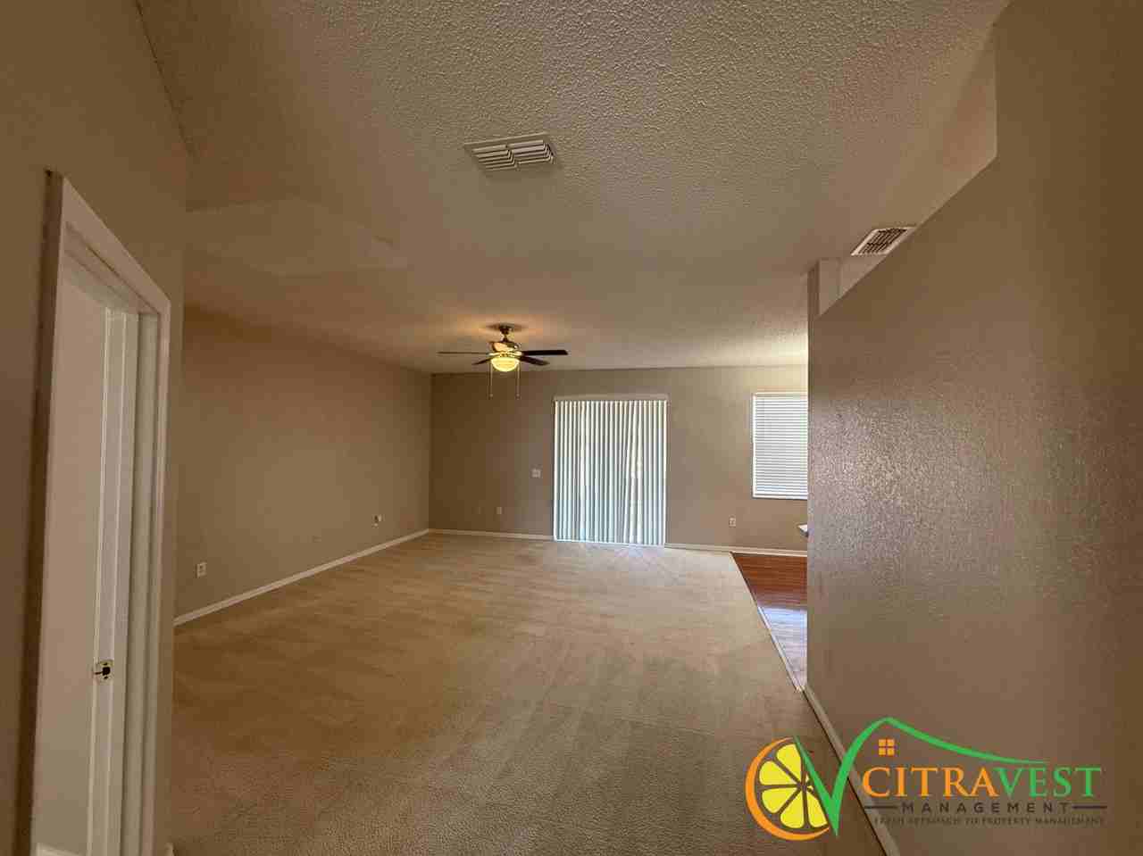 2352 Sunset Pointe Dr - Photo 2 of 10