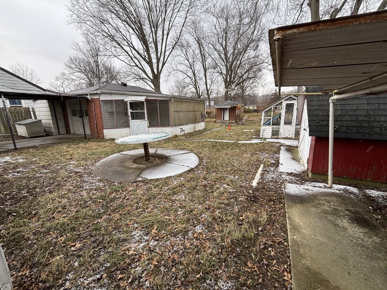 8205 Kerry Rd - Photo 3 of 10