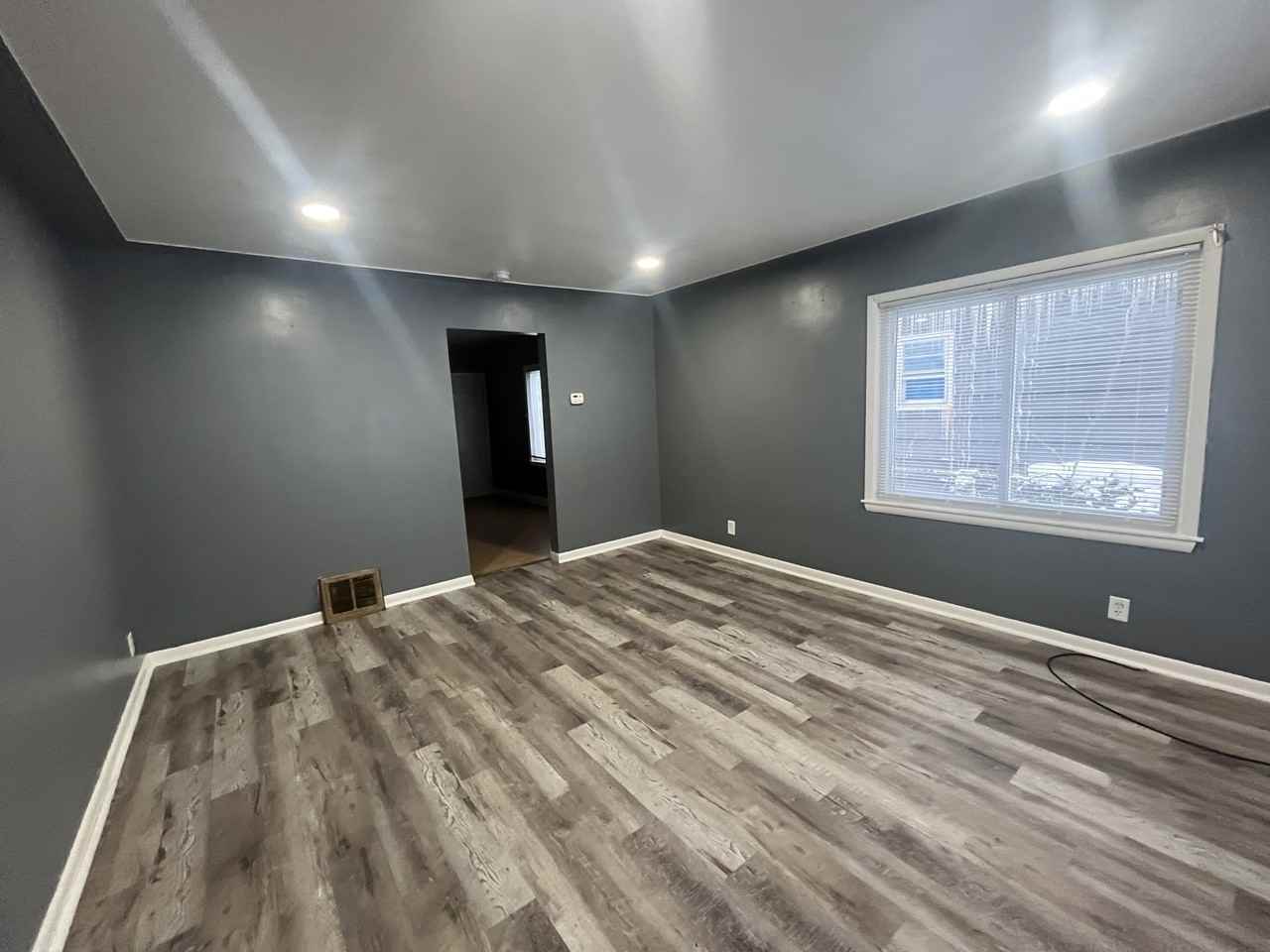 3208 Jefferson St - Photo 3 of 9