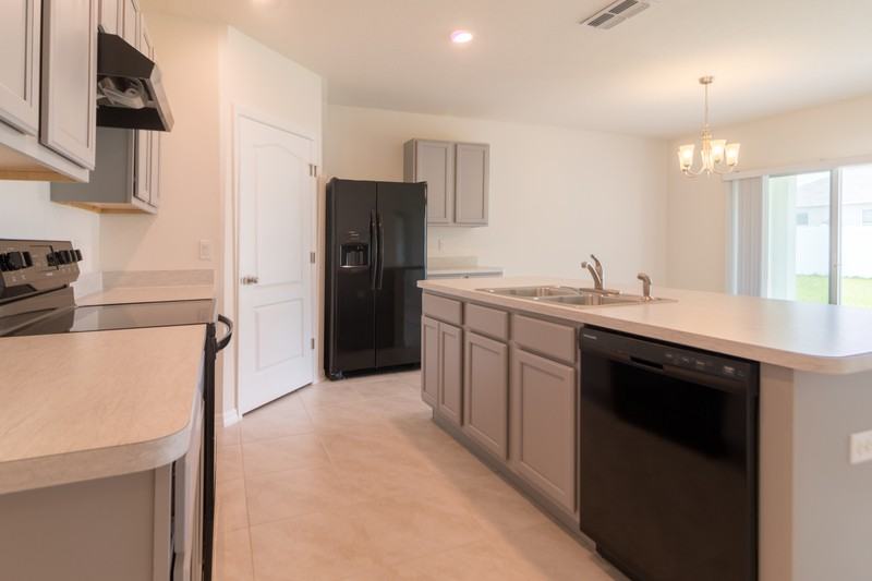 462 St Georges Cir - Photo 3 of 17